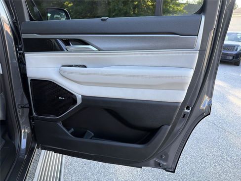 New 2026 Jeep Grand Wagoneer Limited AWD/4WD image 17