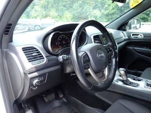 Used 2021 Jeep Grand Cherokee Laredo AWD/4WD image 14