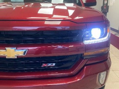 Used 2018 Chevrolet Silverado 1500 LT w/ Texas Edition image 9