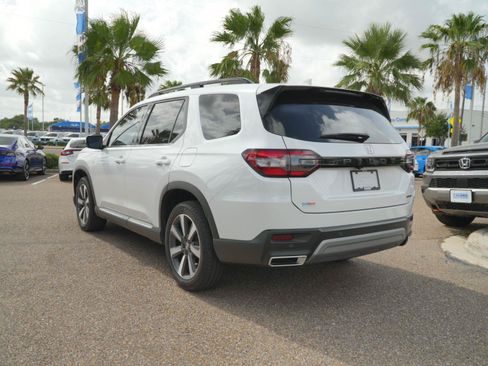 Used 2024 Honda Pilot Touring image 7