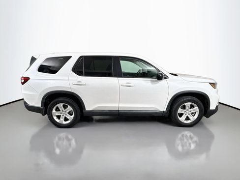 Used 2023 Honda Pilot LX image 8