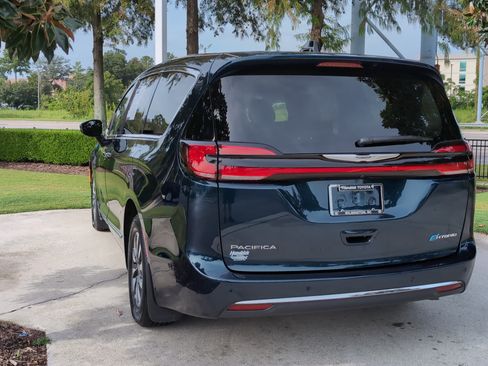 Used 2023 Chrysler Pacifica Limited FWD image 8