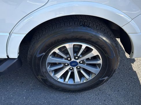 Used 2017 Ford Expedition XLT AWD/4WD image 19