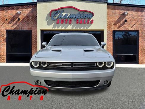 Used 2021 Dodge Challenger SXT w/ Driver Convenience Group image 7