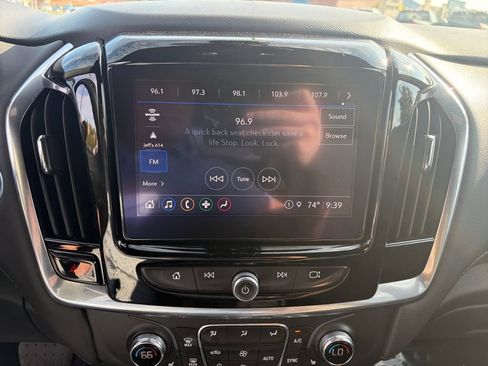 Used 2023 Chevrolet Traverse LT AWD/4WD image 13