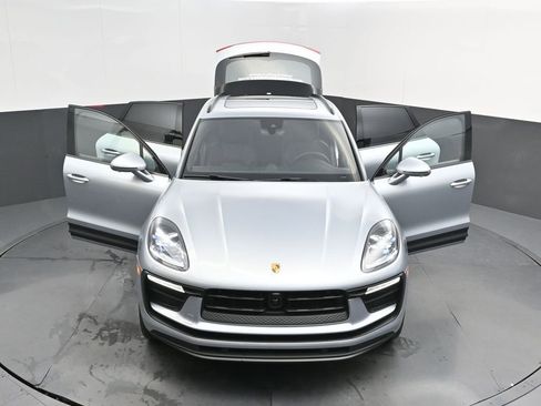 New 2026 Porsche Macan image 40
