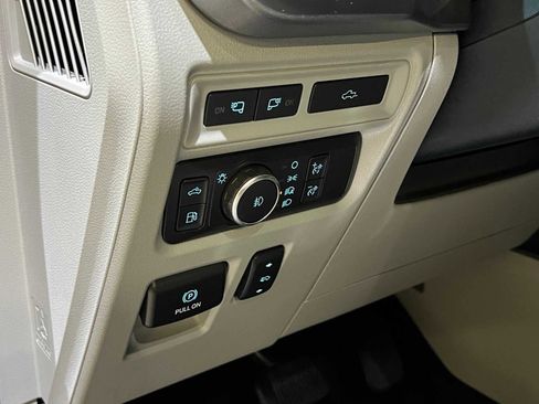 Used 2022 Ford F150 Limited image 16