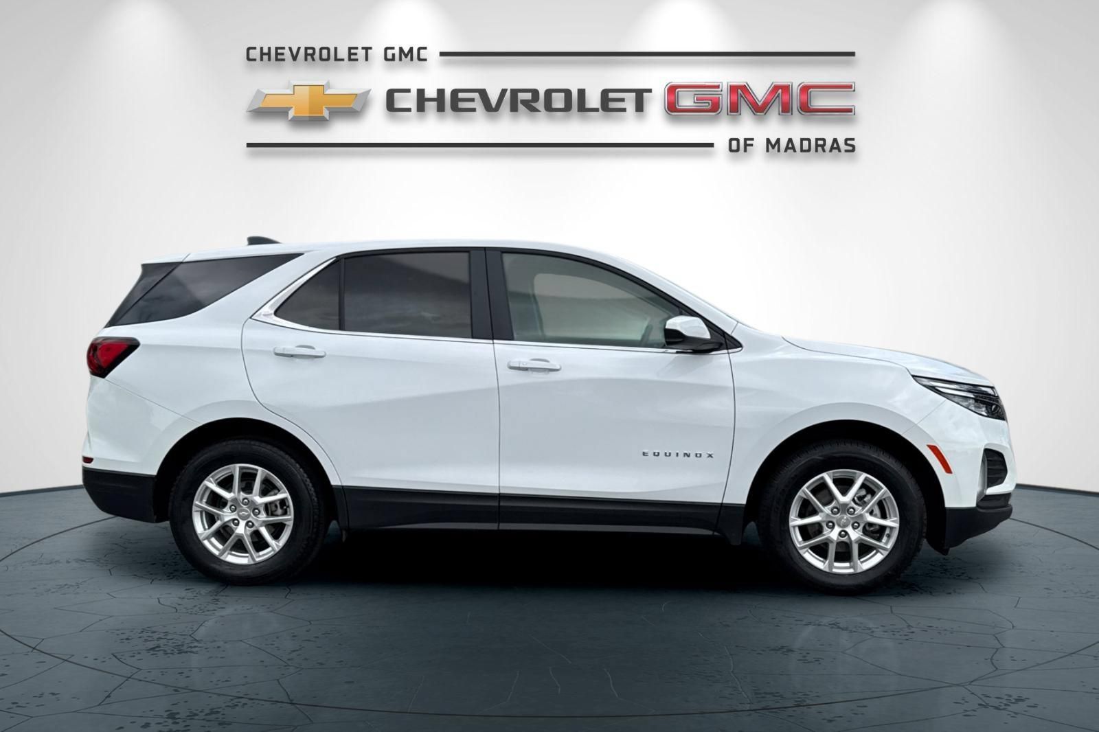 Used 2024 Chevrolet Equinox LT AWD/4WD image 2