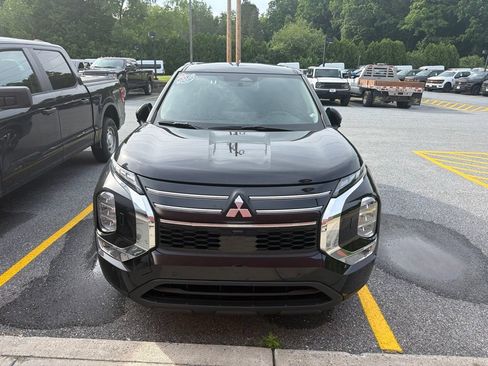 Used 2025 Mitsubishi Outlander SE AWD/4WD image 2