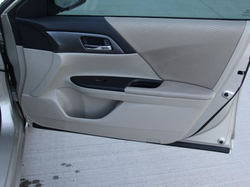 Used 2015 Honda Accord LX image 24