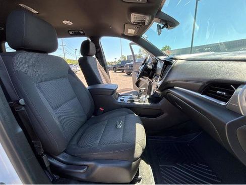 Used 2023 Chevrolet Traverse LT FWD image 6