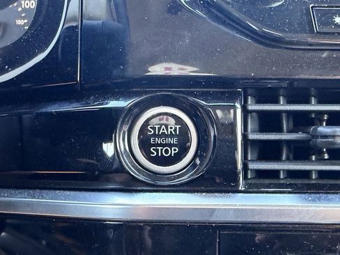 Used 2024 Nissan Pathfinder SL FWD image 26
