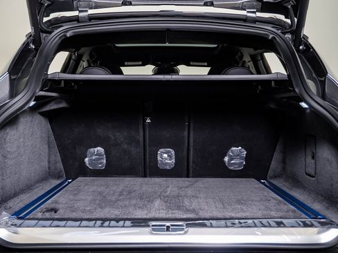 New 2026 Aston Martin DBX 707 image 32