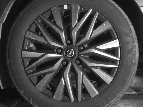 Used 2025 Nissan Altima 2.5 SV FWD image 14