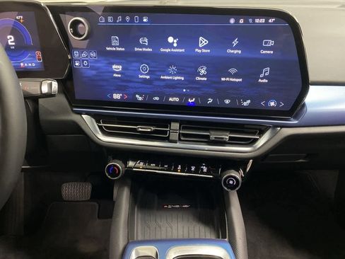 Used 2025 Chevrolet Equinox EV LT w/ Convenience Package image 23