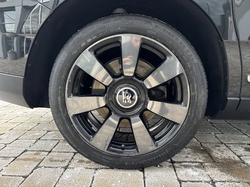 Certified 2024 Rolls-Royce Cullinan image 30