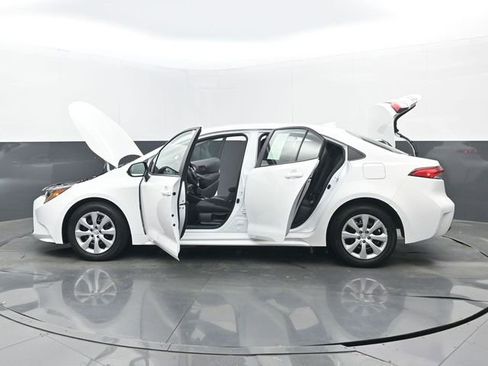 Used 2025 Toyota Corolla LE w/ Convenience Package image 31