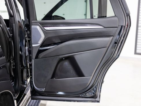 Used 2025 Cadillac Escalade V image 27