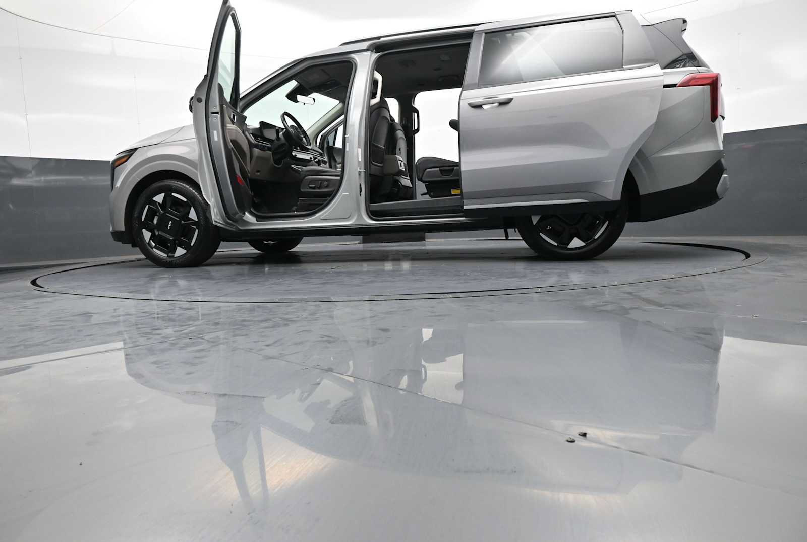 Used 2025 Kia Carnival EX FWD image 50