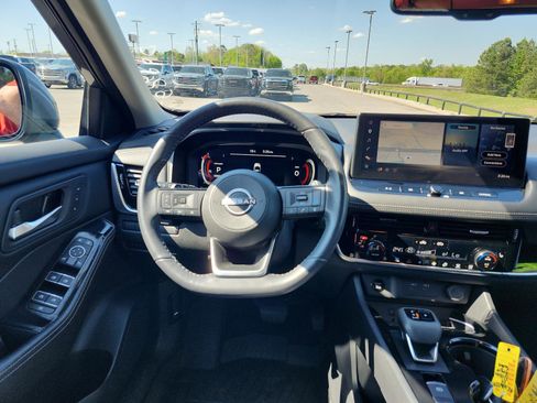 Used 2024 Nissan Rogue SL w/ SL Premium Package FWD image 12