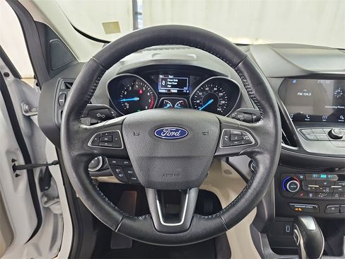 Used 2019 Ford Escape SEL image 21
