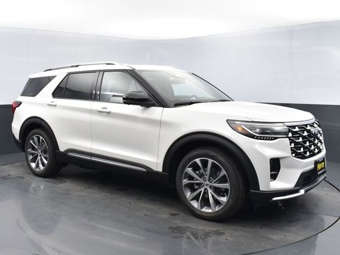 Used 2025 Ford Explorer Platinum w/ Ultimate Package image 3