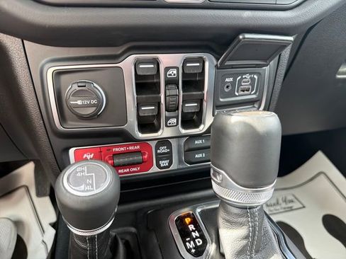 Used 2024 Jeep Gladiator Rubicon w/ Technology Group AWD/4WD image 43