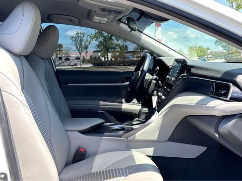 Used 2022 Toyota Camry SE FWD image 8