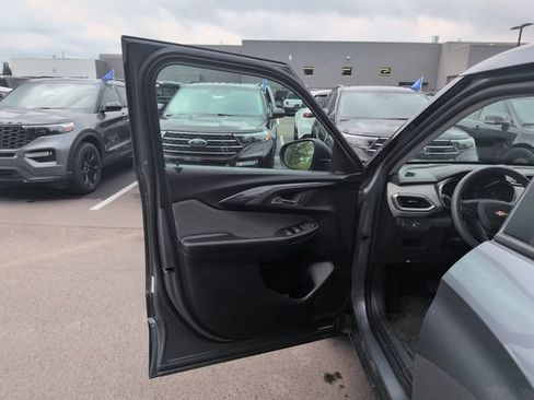 Used 2021 Chevrolet TrailBlazer LS FWD image 25