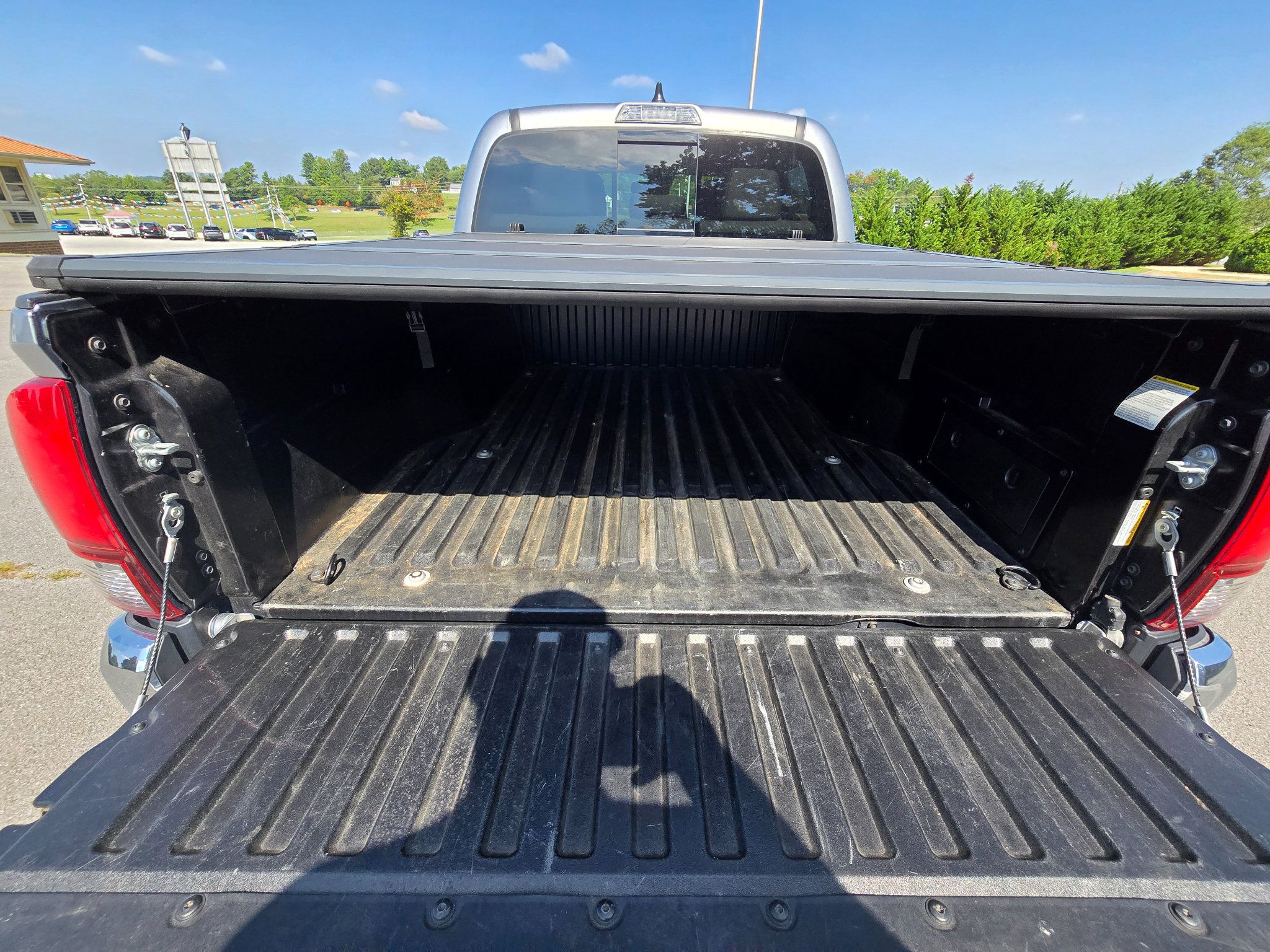 Used 2021 Toyota Tacoma SR5 RWD image 19