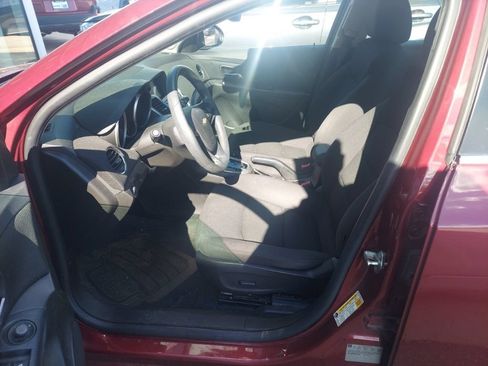Used 2016 Chevrolet Cruze LT FWD image 2