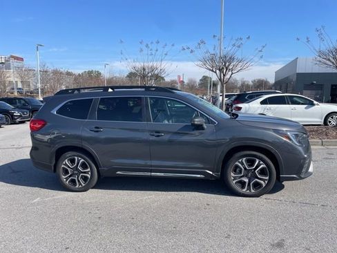 Used 2023 Subaru Ascent Limited image 2