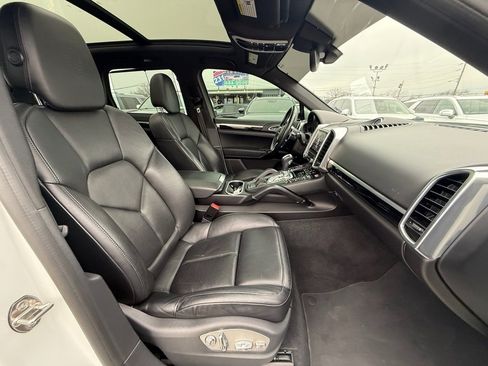 Used 2018 Porsche Cayenne Platinum Edition image 23