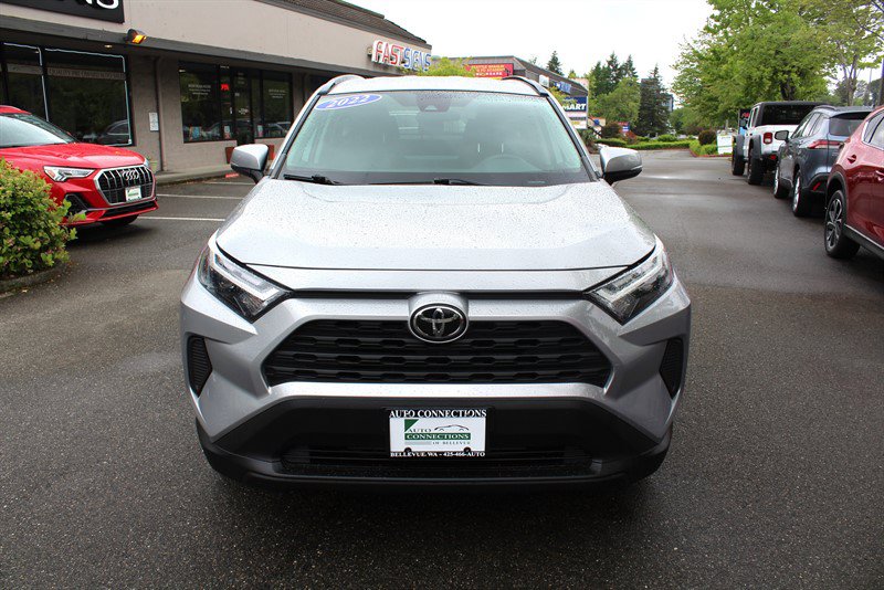 Used 2022 Toyota RAV4 XLE AWD/4WD image 7