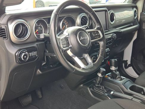 Used 2022 Jeep Wrangler Unlimited Sahara w/ Cold Weather Group AWD/4WD image 10