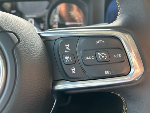 Used 2024 Jeep Wrangler Sahara image 27