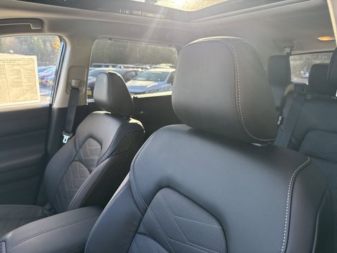 New 2025 Nissan Pathfinder Platinum w/ Black Appearance Package image 14