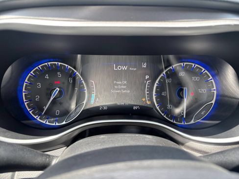 Used 2023 Chrysler Pacifica Touring-L FWD image 42