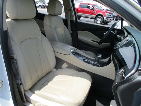 Certified 2017 Buick Envision Essence FWD image 19