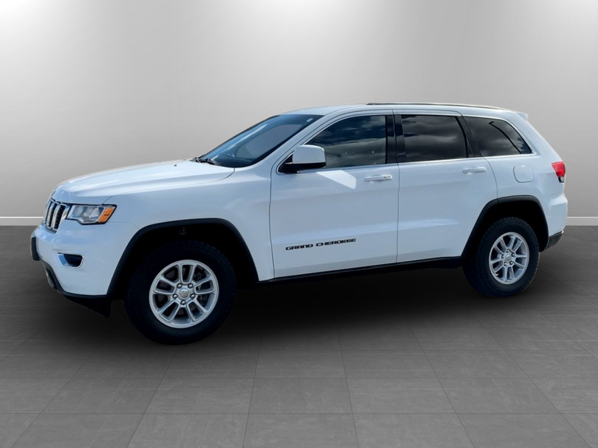Used 2019 Jeep Grand Cherokee Laredo AWD/4WD image 3