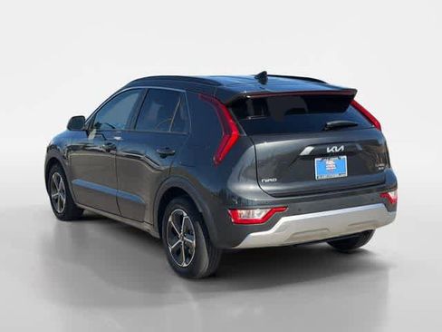 Used 2023 Kia Niro EX image 3