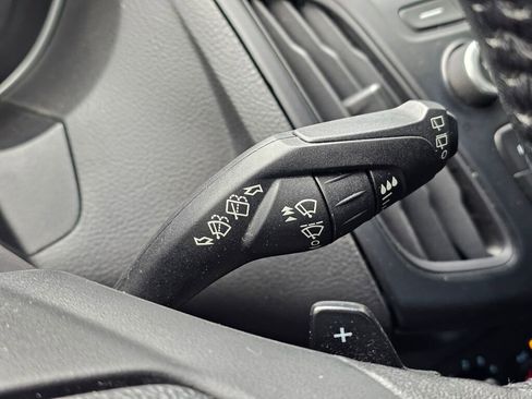 Used 2017 Ford Focus SE w/ SE Sport Package FWD image 29