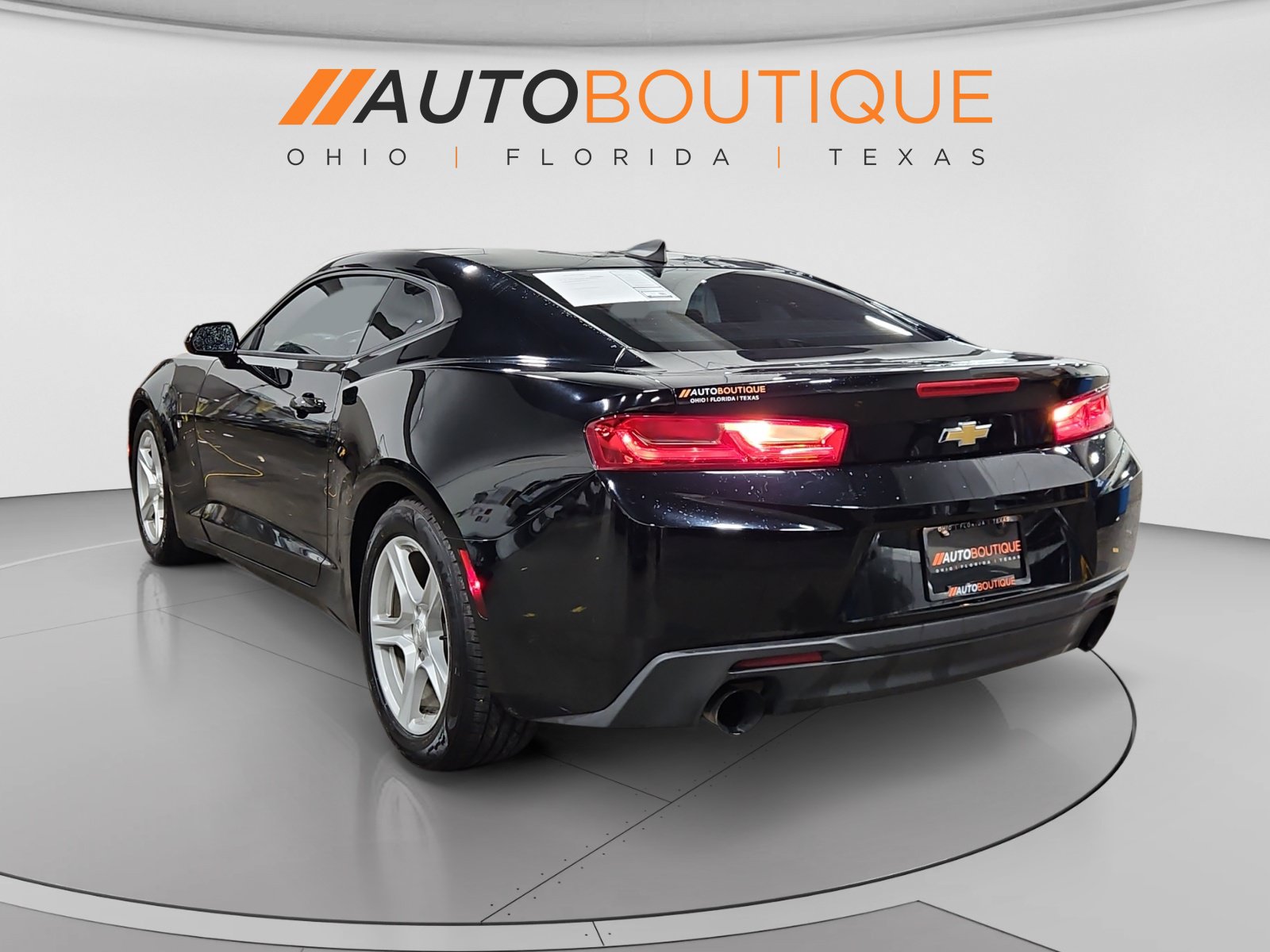 Used 2017 Chevrolet Camaro LT w/ Technology Package RWD image 3