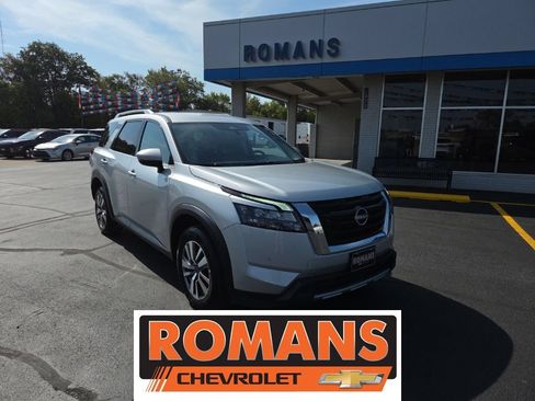 Used 2025 Nissan Pathfinder SL AWD/4WD image 1