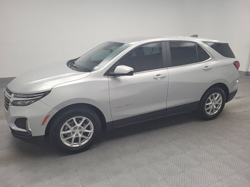 Used 2022 Chevrolet Equinox LT image 2