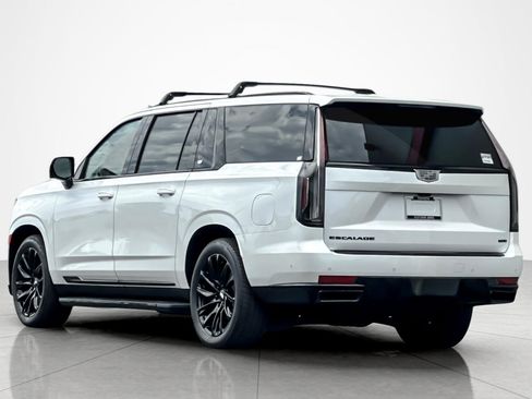Used 2024 Cadillac Escalade ESV Sport Platinum w/ LPO, ONYX Package AWD/4WD image 3
