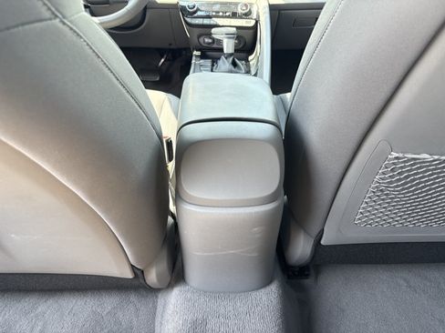 Used 2022 Hyundai Elantra SEL w/ Convenience + Premium Package FWD image 22