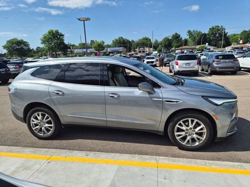Used 2024 Buick Enclave Essence w/ Experience Buick Package AWD/4WD image 5