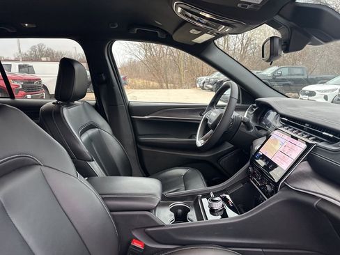 Used 2024 Jeep Grand Cherokee Limited image 14