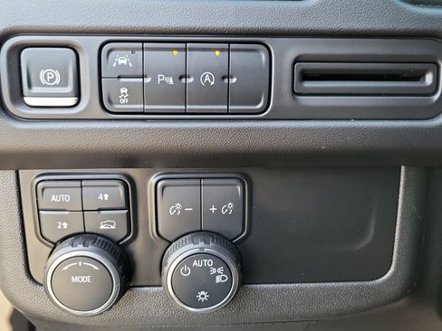Used 2024 Chevrolet Suburban LT AWD/4WD image 16